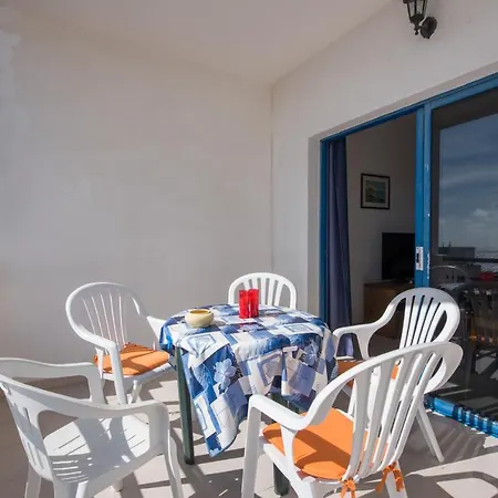 Gorgeous 3-bed Flat In El Hierro Apartment *