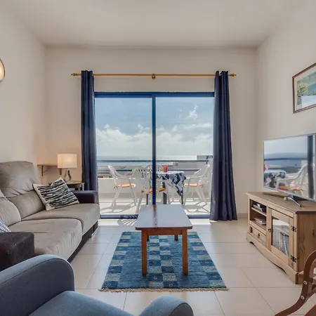 Gorgeous 3-bed Flat In El Hierro Apartment
