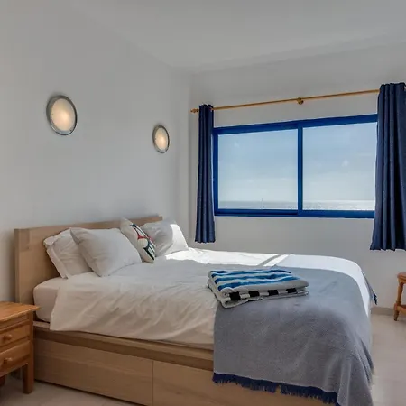 Gorgeous 3-bed Flat In El Hierro Apartment